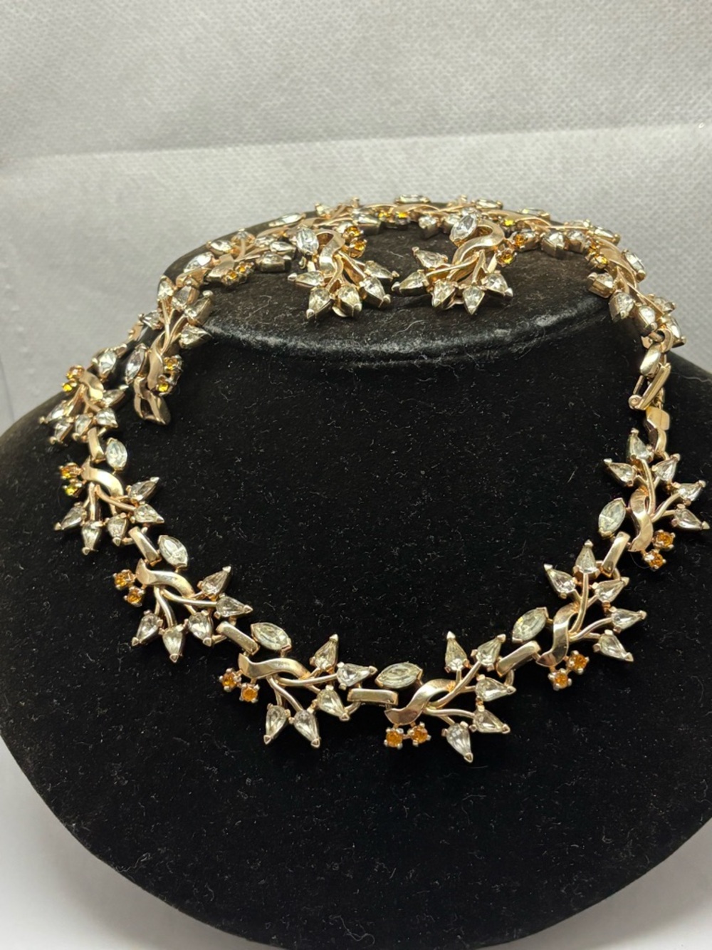 Vintage PENNINO Gold-Tone Floral Crystal Necklace, bracelet and Earring Set - Picture 2 of 5